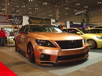 【東京オートサロン12】レクサス LS にルイ・ヴィトン仕様? 画像