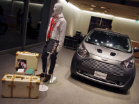 アストンマーチン、世界に一台の シグネット を展示中 画像