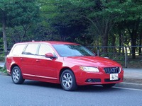 【ボルボ V70 試乗】手頃な性能と価格のV70に最新の安全装備…松下宏 画像