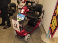 ［ENEX12］74歳の女性社長がシニアカーを開発 画像