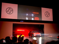 【新聞ウォッチ】「モリゾウ」一押しのトヨタ 86、予約受注3200台 画像