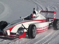 フォーミュラレーサー、雪上のニュルを攻める［動画］ 画像