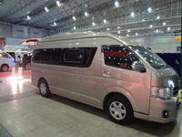 【ジャパンキャンピングカーショー12】家庭の書斎を外に…キャンパー鹿児島 画像