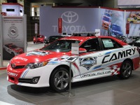 【シカゴモーターショー12】トヨタ カムリ 新型、ペースカーがスタンバイ完了…デイトナ500 画像