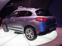 【ジュネーブモーターショー12】プジョー 4008 登場…三菱 RVR が変身 画像