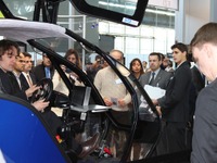 【CeBIT 12】伸びたり縮んだりつながったり---EV提案 画像
