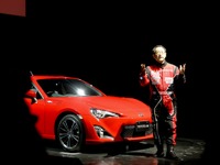 志賀自工会会長、次期会長は「業界一のカーガイ」 画像