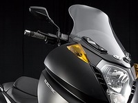 大型EVスクーター、ベクトリックス にリチウムイオンバッテリー搭載モデル 画像