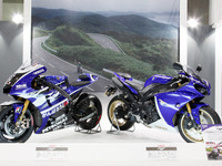 【東京モーターサイクルショー12】ヤマハ YZF-R1 で鈴鹿8耐に参戦する中須賀選手を応援 画像
