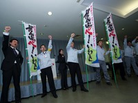 【新聞ウォッチ】「がんばっぺ！ いわき」ゴーン社長、いわき工場で気勢 画像