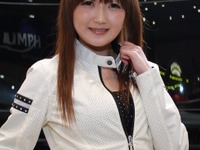 【東京モーターサイクルショー12】コンパニオン…ゴールドウイン 画像