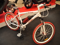 【東京モーターサイクルショー12】マラグーティ、電動アシスト自転車を4月から発売 画像