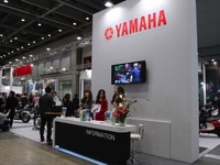 【東京モーターサイクルショー12】コンパニオン…ヤマハ発動機 画像