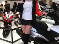 【東京モーターサイクルショー12】コンパニオン…アプリリア 画像