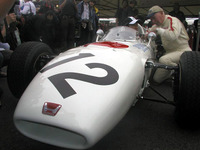 【グッドウッド】佐藤琢磨が往年のマシンを披露…今後の抱負も語る 画像