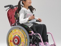 ヤマハ発動機、車イス用電動ユニットのハブ部に装着するカラーキャップを発売  画像