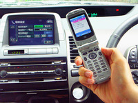 「やめられない」からブルートゥース…運転中の携帯電話、調査 画像