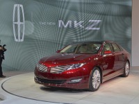 【ニューヨークモーターショー12】リンカーン MKZ 新型にハイブリッド…プレミアムセダン最高の燃費を標榜 画像