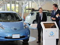 英首相が日産本社を訪問…志賀COO「英政府のサポートで投資」 画像