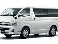 トヨタ ハイエース福祉車両、通路空間が確保されていない 画像