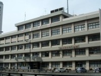 非番の警官、飲酒運転起因のバス追突事故で逮捕 画像