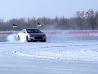 テスラの4ドアEVスポーツ、モデルS…ウインターテスト［動画］ 画像