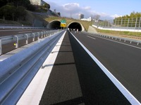 ［新東名］トンネルで携帯電話を利用可能 画像