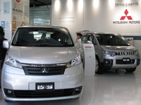 三菱自動車、通期経常利益を上方修正…コスト削減効果と為替差益  画像