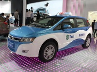 【北京モーターショー12】BYD、EVタクシー e6 を披露…深圳実証実験、拡大へ 画像