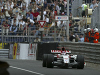 【佐藤琢磨写真蔵】モナコGP…伝統の一戦で白煙 画像