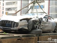 アストンマーチン One-77、香港で早くもクラッシュ 画像