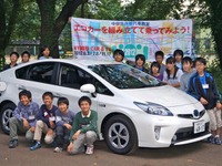 中学生がハイブリッドカー組み立て＆試乗を体験 画像