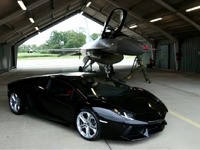 ランボルギーニ アヴェンタドール、戦闘機と加速競争[動画] 画像