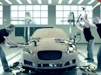 ジャガー XF のクレイモデル、デザイナーが破壊[動画] 画像