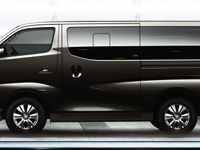 【日産 NV350キャラバン 新型】クリーンなサイドビュー、マスクは押し出し感 画像