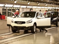 日産、英国工場に最大200名雇用…新型4車種生産へ 画像
