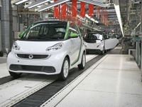 スマート フォーツーEV、フランスで量産開始 画像