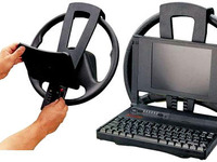 ノートパソコンを車内で使うための便利グッズ 画像