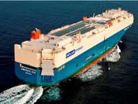 商船三井など3社、世界初のハイブリッド型自動車船を竣工  画像