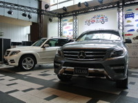 メルセデスベンツ、六本木に最新・希少モデル36台展示 画像