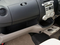 【インプレ'04】松下宏 トヨタ『パッソ』／ダイハツ『ブーン』 トヨタ車としては異例の質感 画像