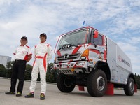 日野、新型レーシングトラックのテスト走行を実施 画像