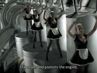 メイドがエンジン内を洗浄?!…ルーマニアのガソリンCM［動画］ 画像