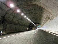 GSユアサ、省エネタイプのトンネル照明器具を新東名に納入 画像