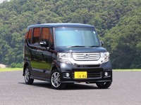 【ホンダ N BOX＋ カスタム 試乗】コワモテとユニバーサルデザインの不思議な融合 画像