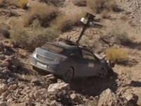 Google ストリートビューカメラカーが崖下に転落？…Google「十中八九当社の車両ではない」［動画］ 画像