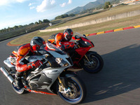 【インターモト04】アプリリア RSV1000Rファクトリー…トップの上 画像