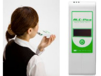 東海電子、個人向けにアルコールだけに反応する検知器を発売 画像