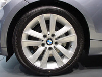 【BMW 1シリーズ発表】全車にランフラットタイヤ…星印が認定の証 画像