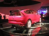 【パリモーターショー04】シトロエン C4 クーペ…スタイリッシュなリヤウイング 画像